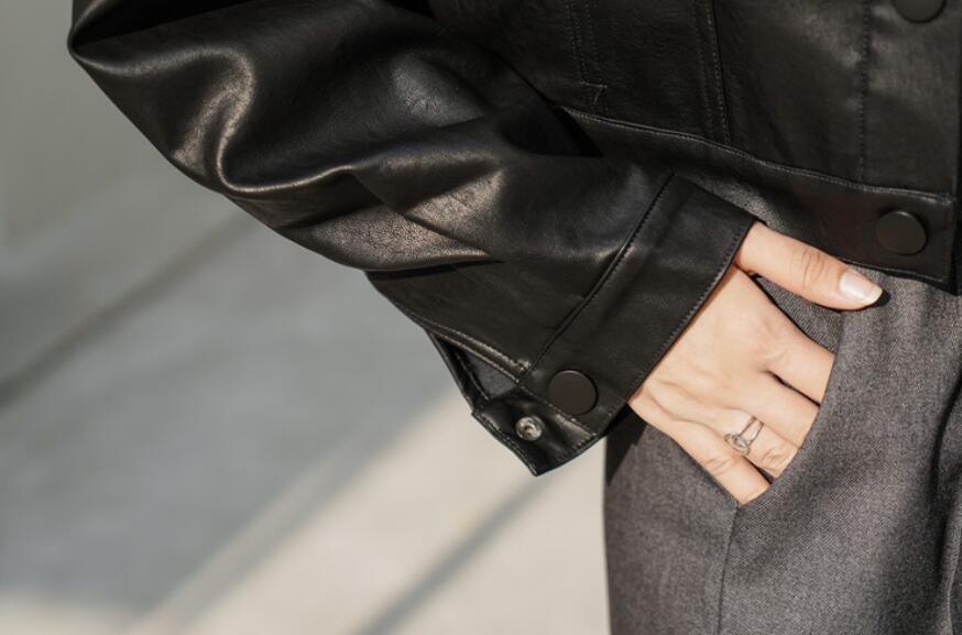 UNUSED レザー短丈ジャケット(袖口カットあり) zuo222.jpg